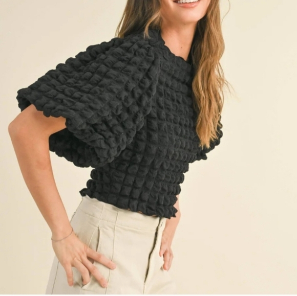 eri + ali Tops - ANTHROPOLOGIE Eri + Ali Black Textured Puff-Sleeve Popcorn Bubble Top in size M